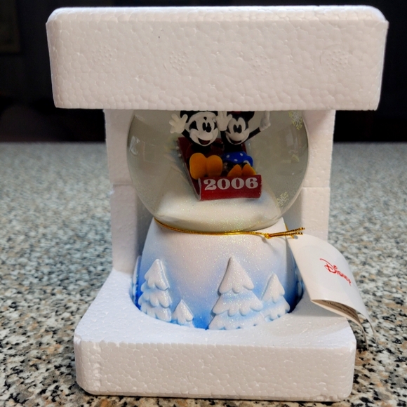 🥳SALE🥳Disney Snowglobe☃️ - Picture 9 of 12